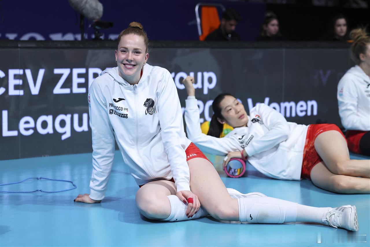 国际排坛动态科内利亚诺第一局：泽仁体育21-25科内利亚诺频密赛程+舟车劳顿的