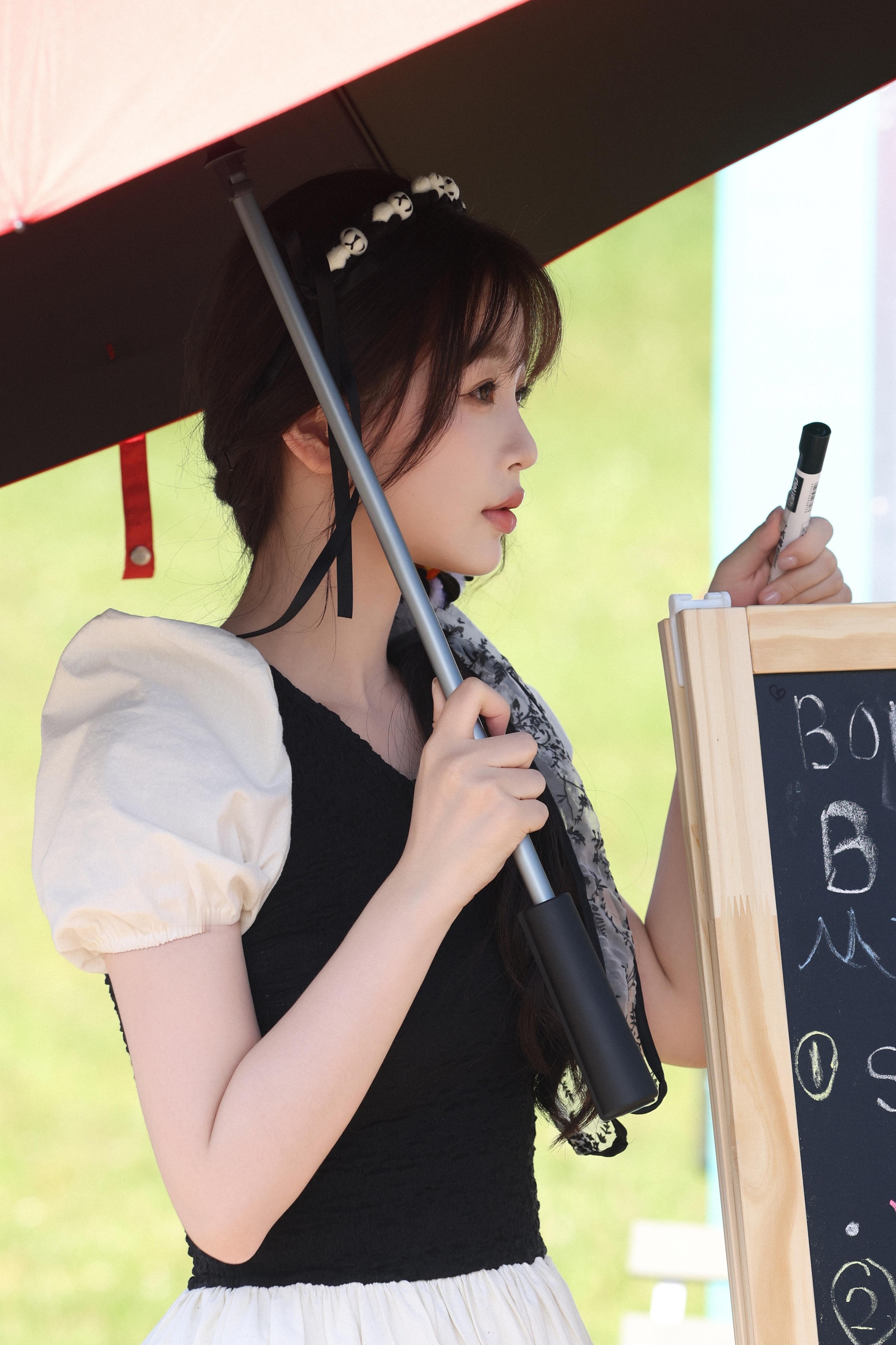 虞书欣，法式油画氛围满满​​​