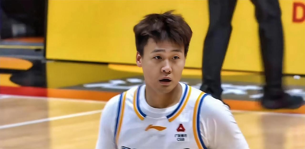 有一说一，今日赵睿和孙铭徽本不在一个级别！！孙铭徽：本场出战31分钟，投篮14