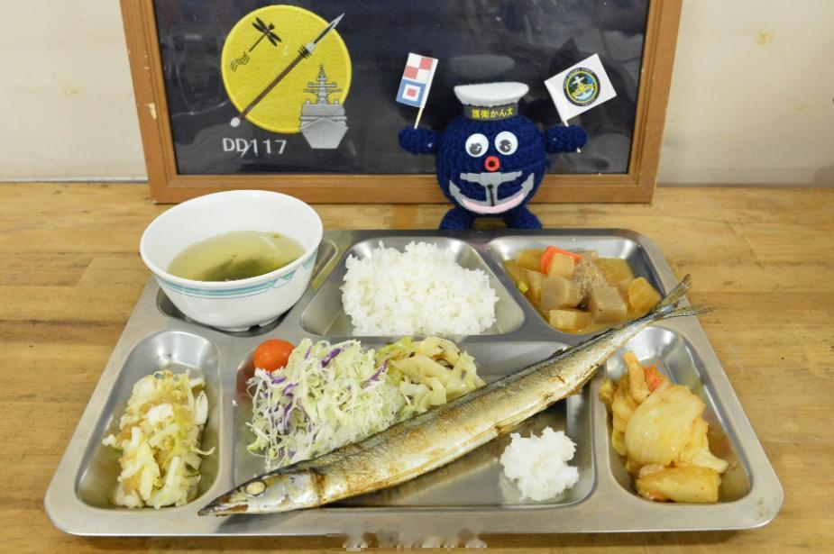 日本海军伙食竟然敢比美国的好！日本海军的伙食，还是蛮不错的，最经典的就是油煎