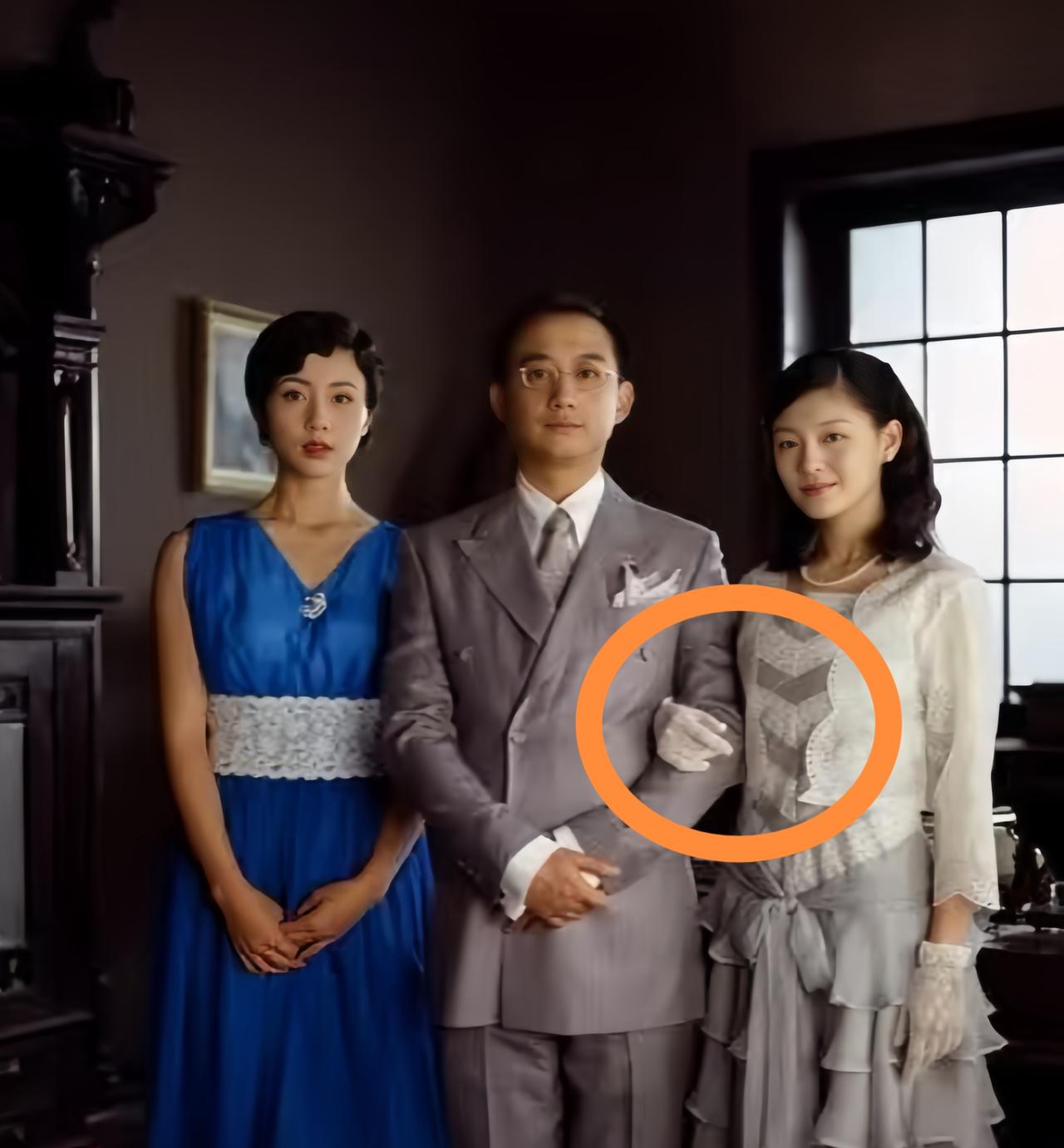 回看大S和黄磊当年拍的《夜半歌声》，真的越想越有意思。剧里，大S和黄磊演一对深爱