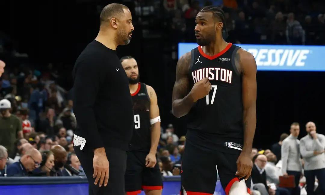 续约崩了，伊森直接开怼乌度卡！火箭给3年2400万，伊森团队想要4年400