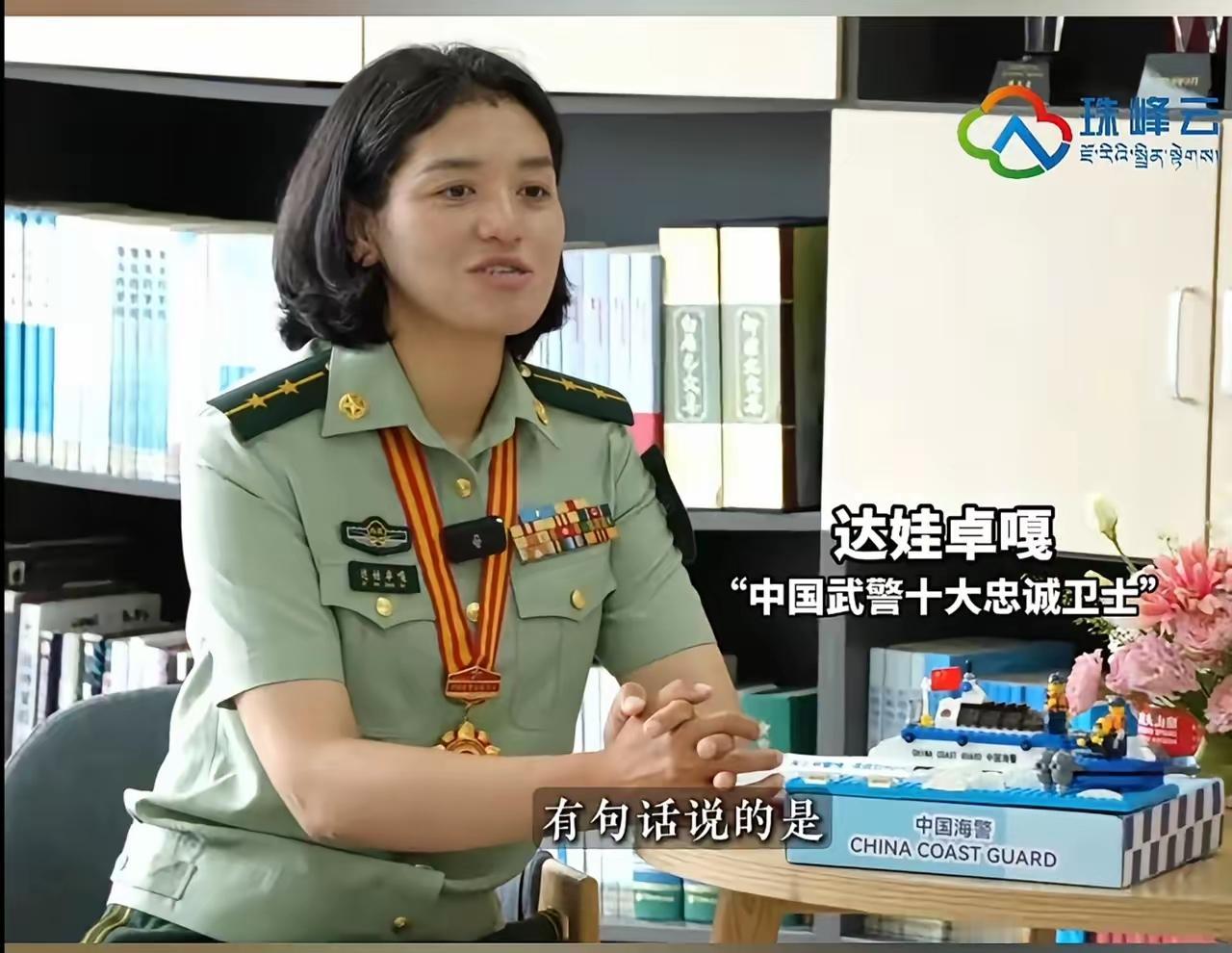 出生于1994年的武警特战女兵，荣获武警忠诚卫士的雪域霸王花，她叫达娃卓嘎，现任