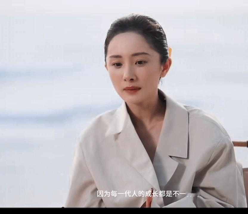 大家都在关注杨幂的脸只有我觉得她说话更奇怪[捂脸哭]我第一次感觉原来杨幂所谓的