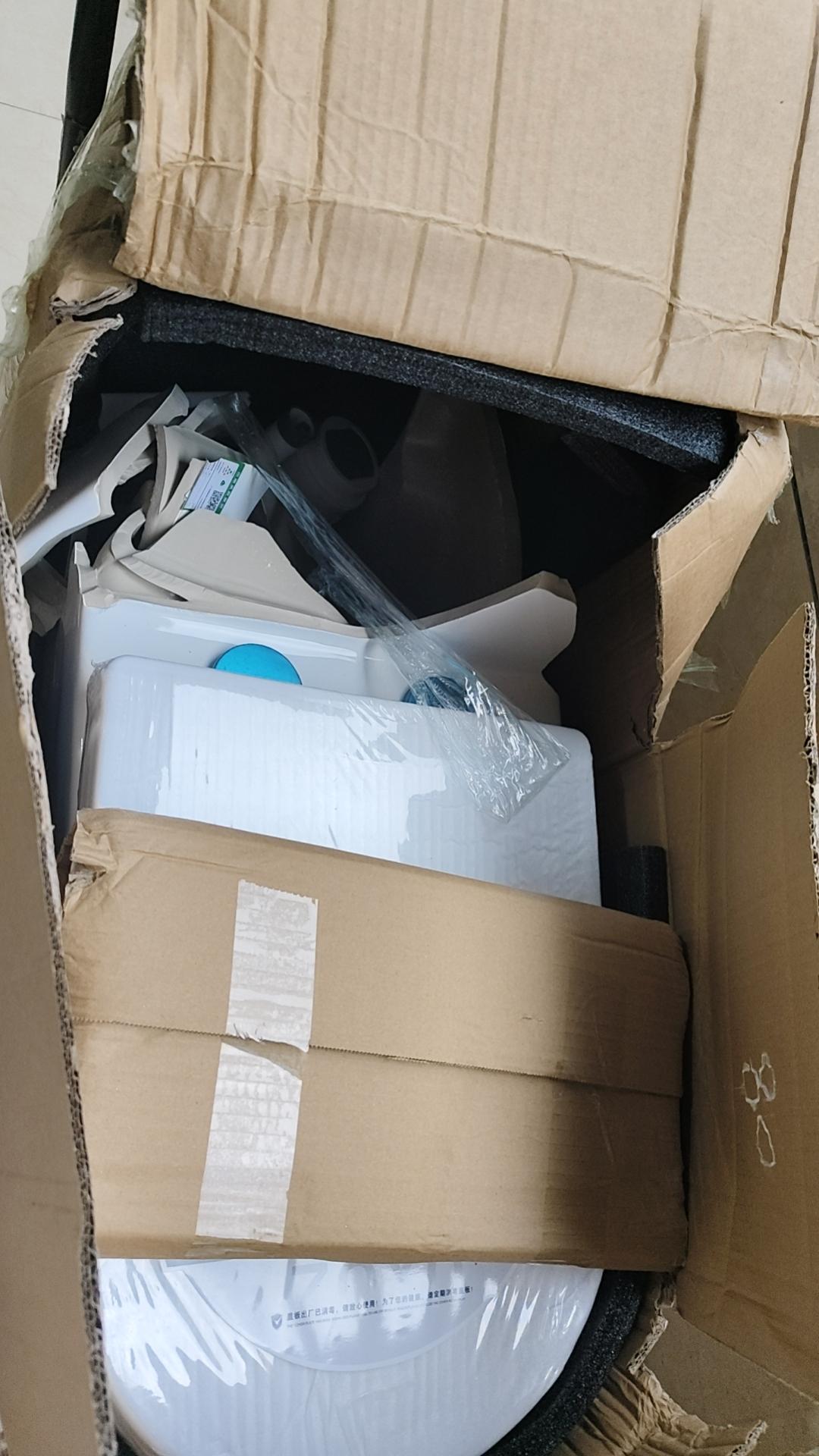前几天在京东网购一个马桶，快递送过来都破碎了，找了商家退货，商家说不用退了，直接