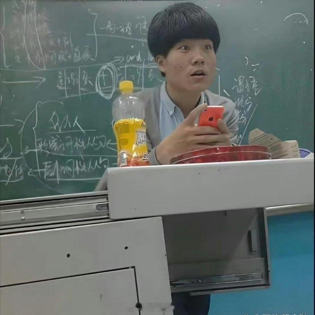 当年在新东方任教时的董宇辉，那时的他也不知道以后的自己会有多厉害吧
