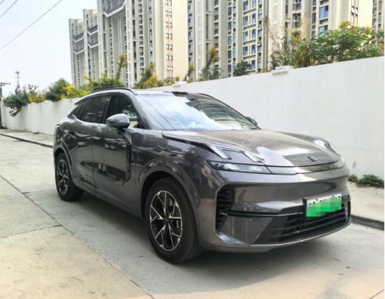 烂路如履平地，领克08EM-P减震有点说法一款车的减震效果，对乘坐舒适度和行