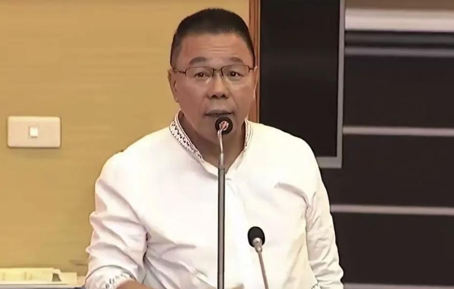 郑丽文成为新一任中国国民党主席，国民党籍台南市议员蔡育辉作为本土派代表公开威胁说