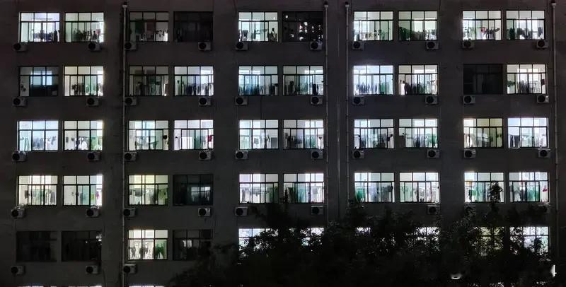 火灾事故学校一宿舍住了35个孩子2025年1月19日河南方城县独树镇英才学校那