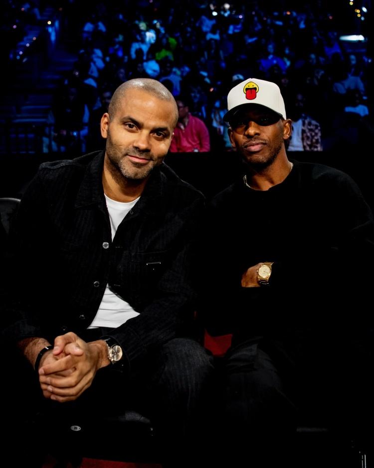 NBA场外花絮：NBA杯半决赛马刺完成16分惊天逆转晋级决赛。马刺名宿托尼·帕