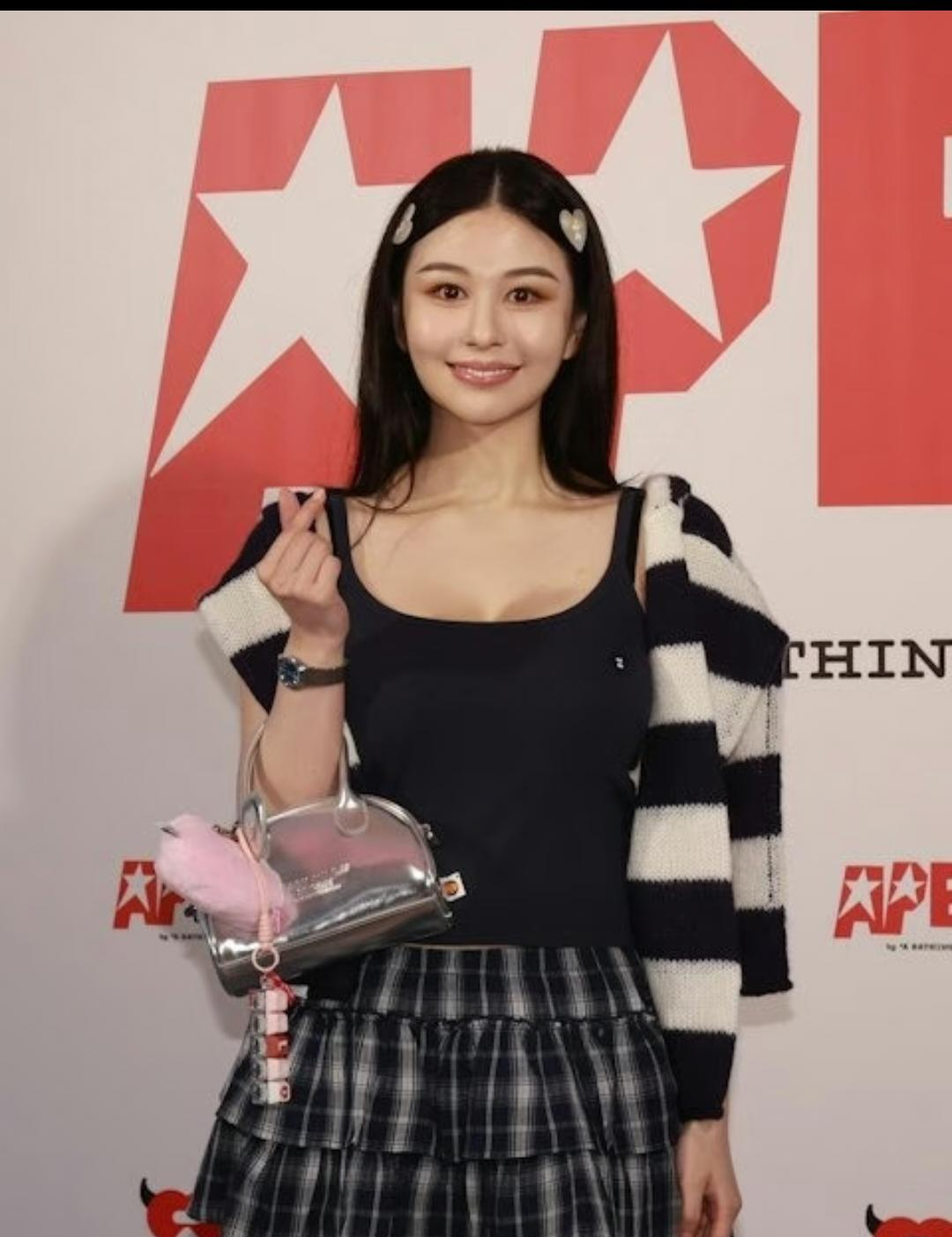 邱淑贞的女儿，终究还是少了妈妈那股“劲儿”！沈月最近接受采访，自曝择偶标准要“年轻时的林志颖、金城武