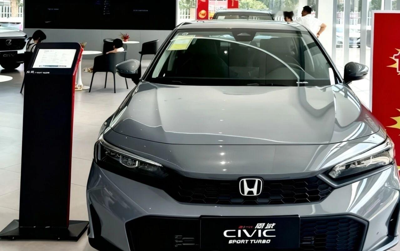 2025款本田思域此刻只要7.99万，简直太合适入手了目前2025款本田思域裸车