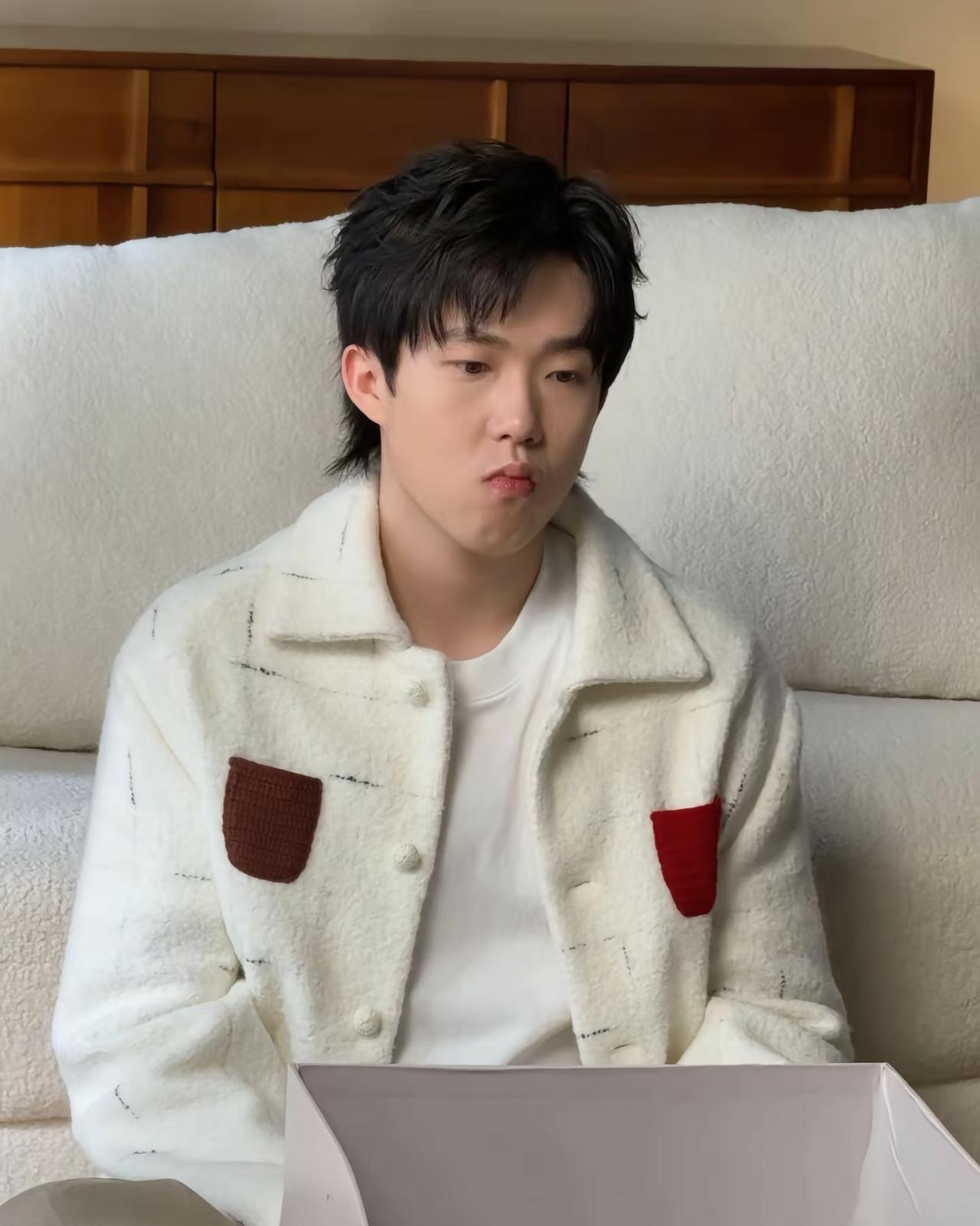 大家都想知道在王晨策的手机相册里到底有多少王楚钦的照片和视频，王楚钦每次