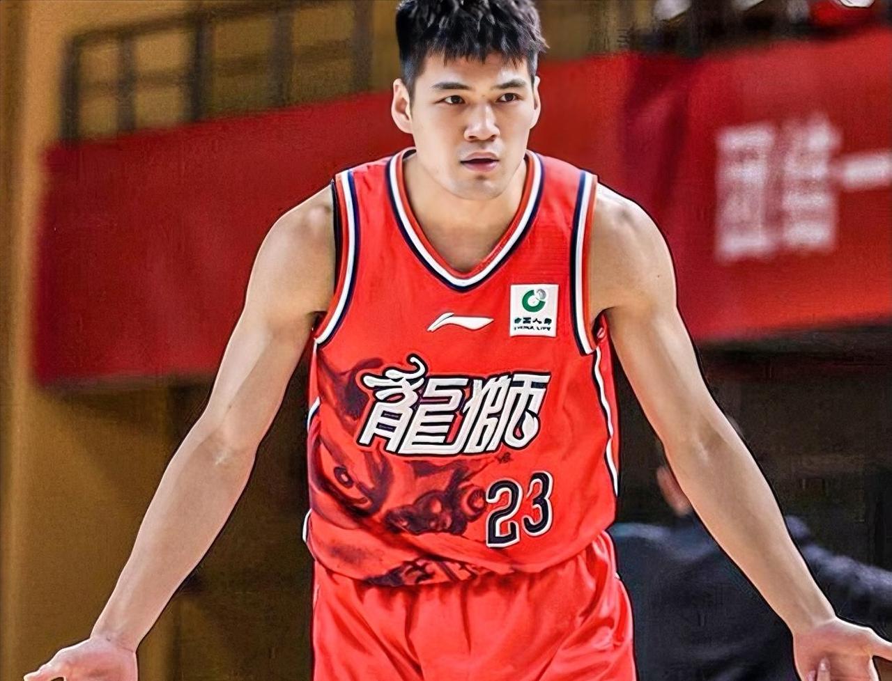 陈国豪：昕哥，又是百分百命中率的一天，你说杜锋会不会想念你？这话听着有点意思，两