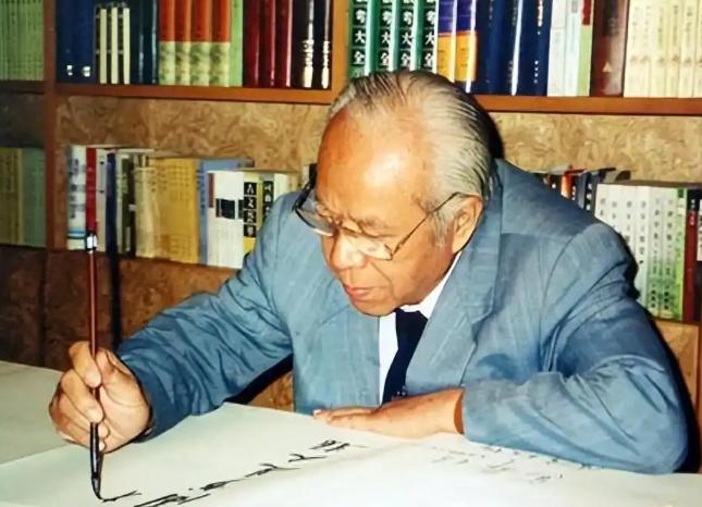 1985年，中国一高级干部访日期间，不顾多人劝阻非要去靖国神社，回国后就被中纪委