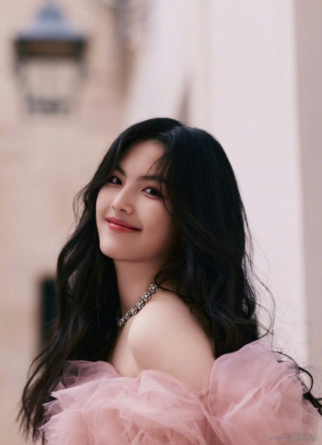 王诗龄大抵是上辈子拯救了银河系吧😂投身在李湘的肚子里✅集万千宠爱于一身✅