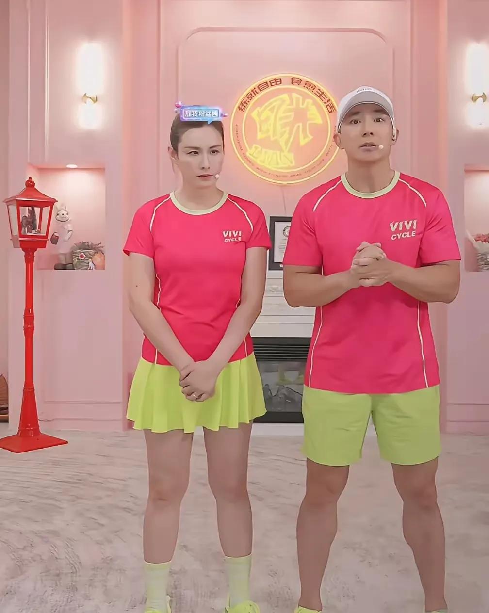 一觉醒来，刘畊宏的天都要塌了！因为他老婆在直播间摔手机，引发众怒！说实话，刘畊
