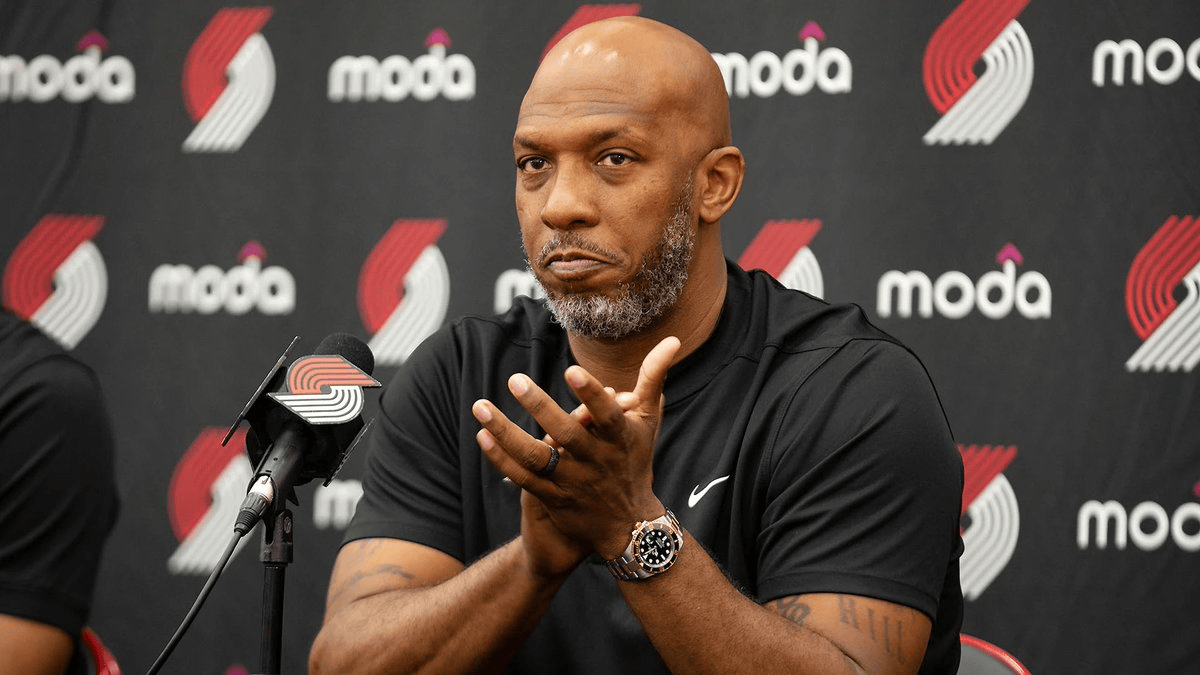 比卢普斯今天出庭, 对电信诈骗、共谋等指控当庭表示不认罪