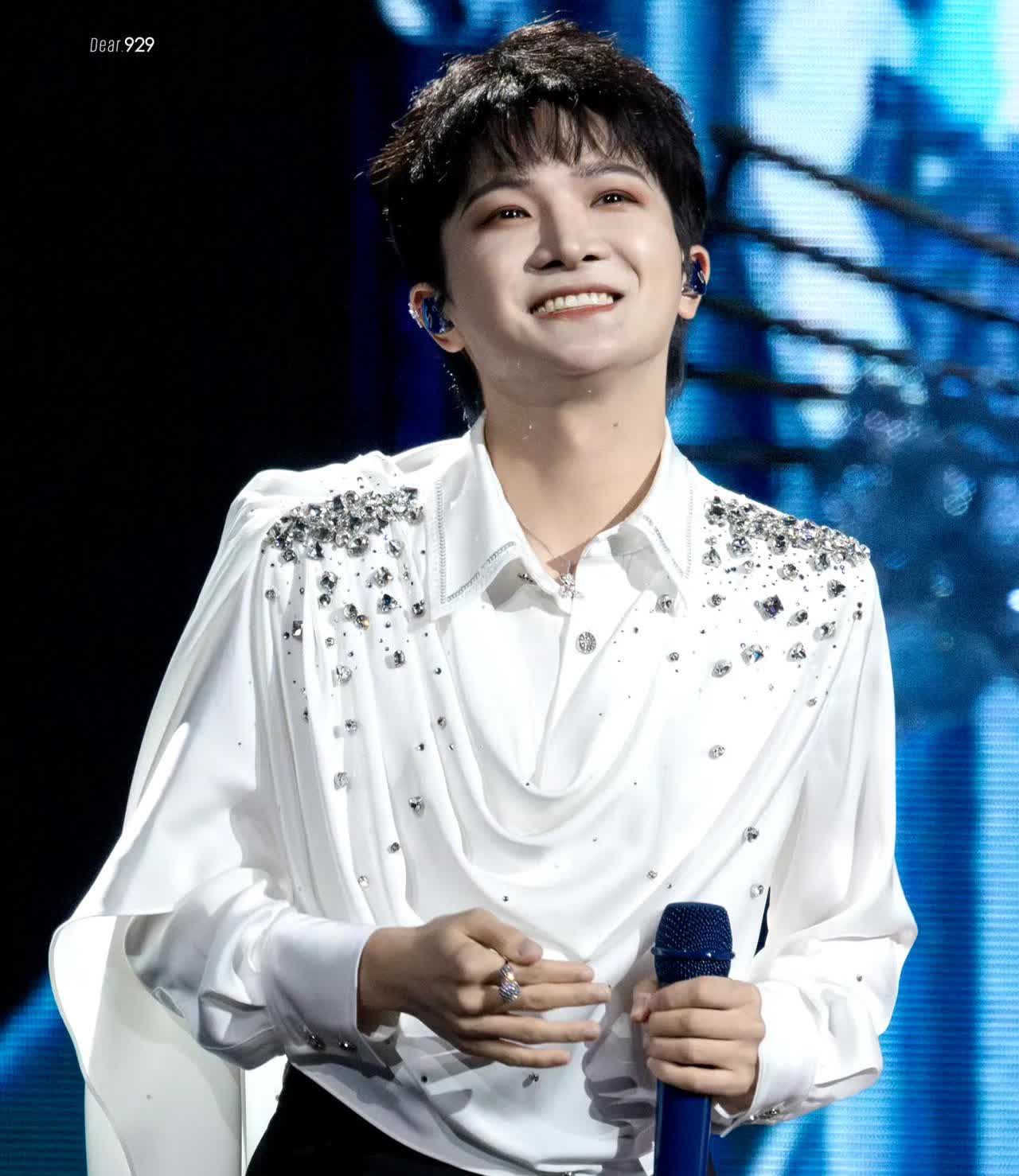 【周深】王心凌北京演唱会嘉宾图Cr.Dear929_ZS两个都是很好很暖