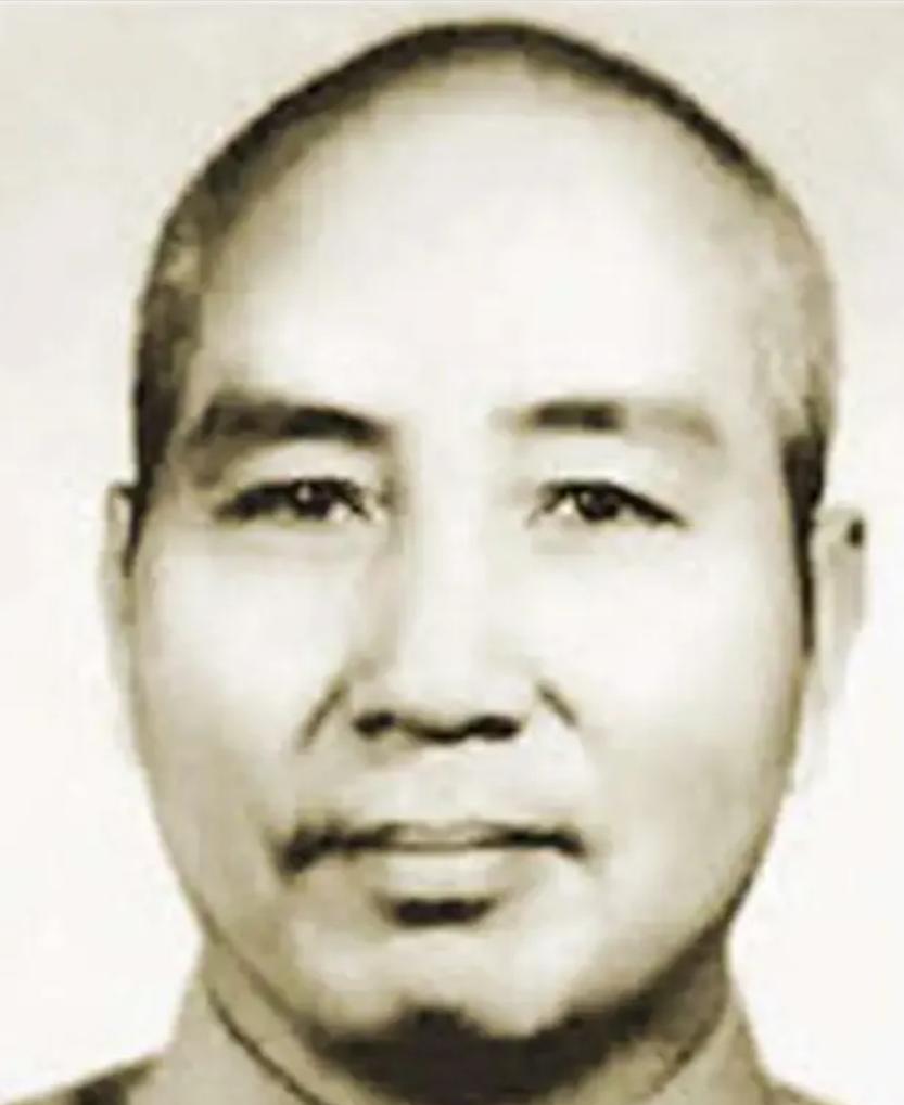 1934年，长征前夕，地下党员王同兴家里来了两个陌生人，他们邀请王同兴去开会，可