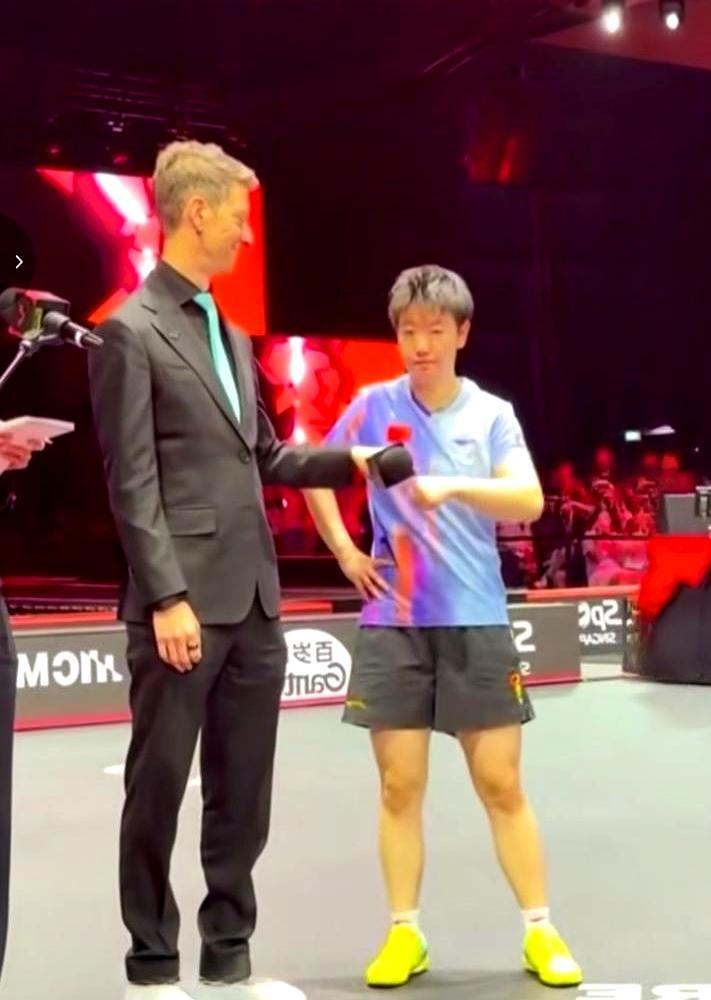 顶级赛场上最极致的尊重，是不去触碰。2026年WTT新加坡大满贯半决赛，孙