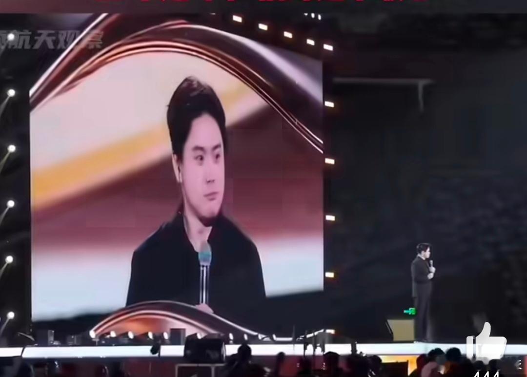 俞浩问凭什么外国人做行中国人就不行同样是仰望星空，凭什么我们不能拥有野心？敢挑