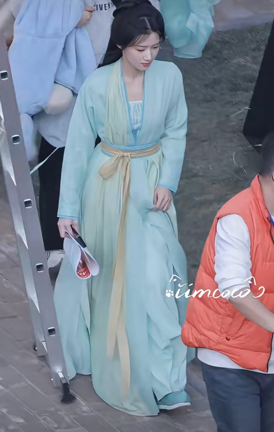 卢昱晓《何不同舟渡》开机首套妆造来了，好美的南衣啊