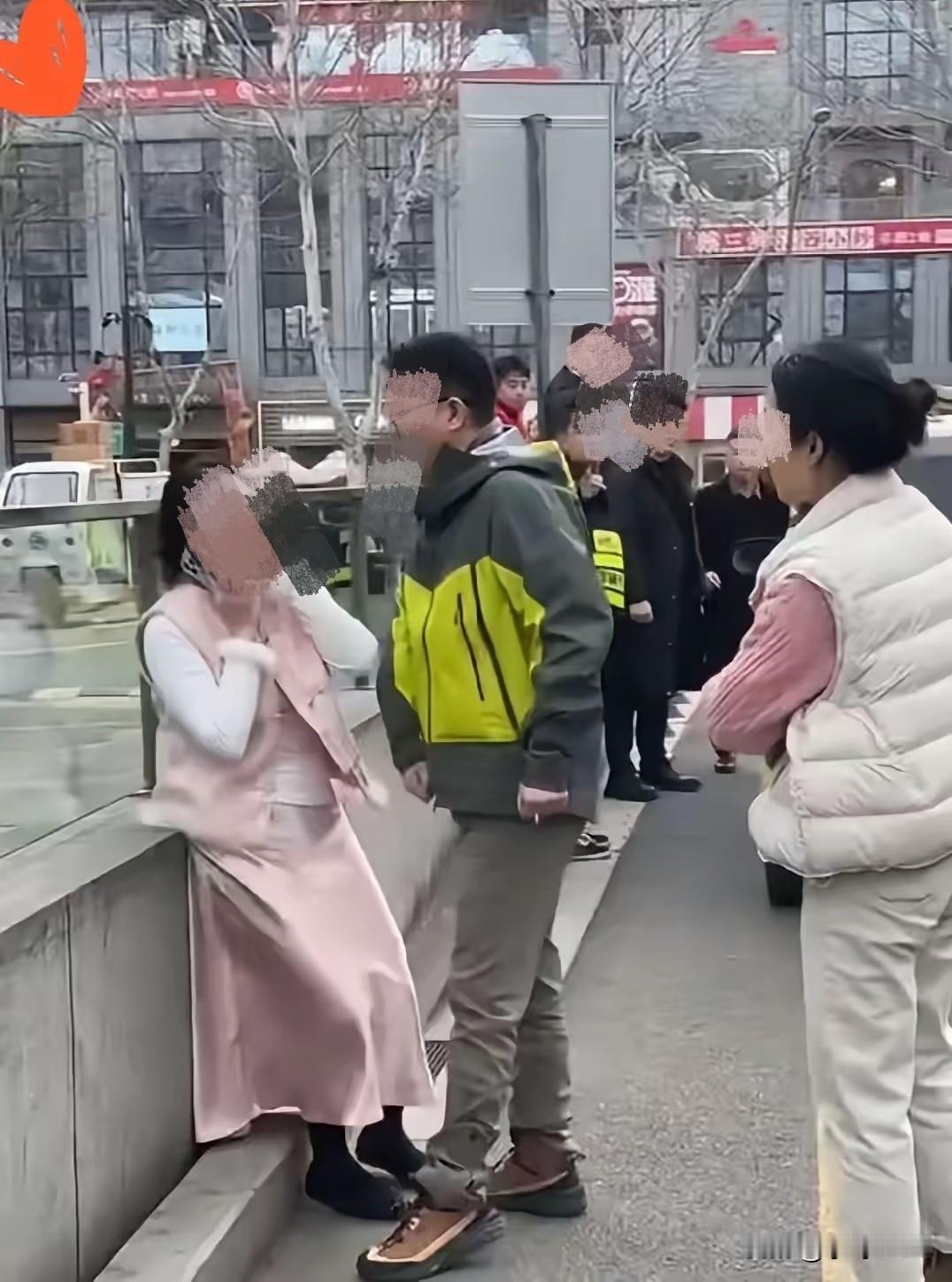 挨了耳光赚三万，言语碰瓷或成暴富新路？·扬州停车场那一巴掌，扇出了三万元，也