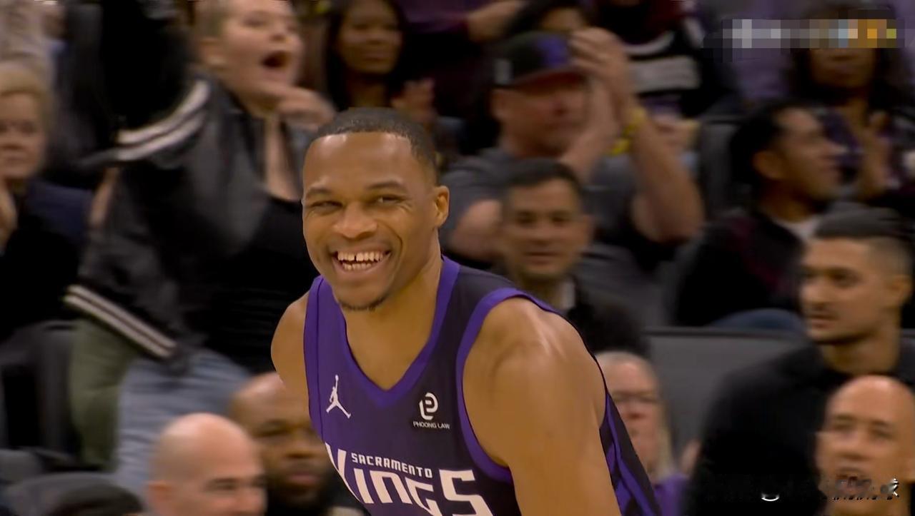 我终于可以怒赞国王老将威斯布鲁克了！在今天国王主场迎战独行侠的比赛中，目前双方半