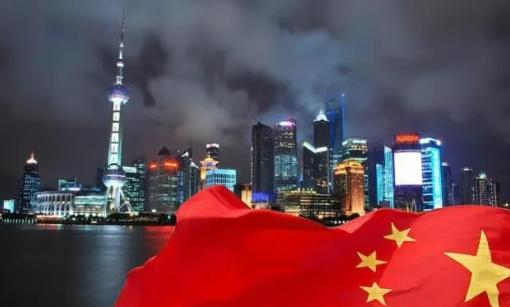 发现一个特别讽刺的规律：但凡中国科技有重大突破，快摸到美国霸权天花板了，第一批跳