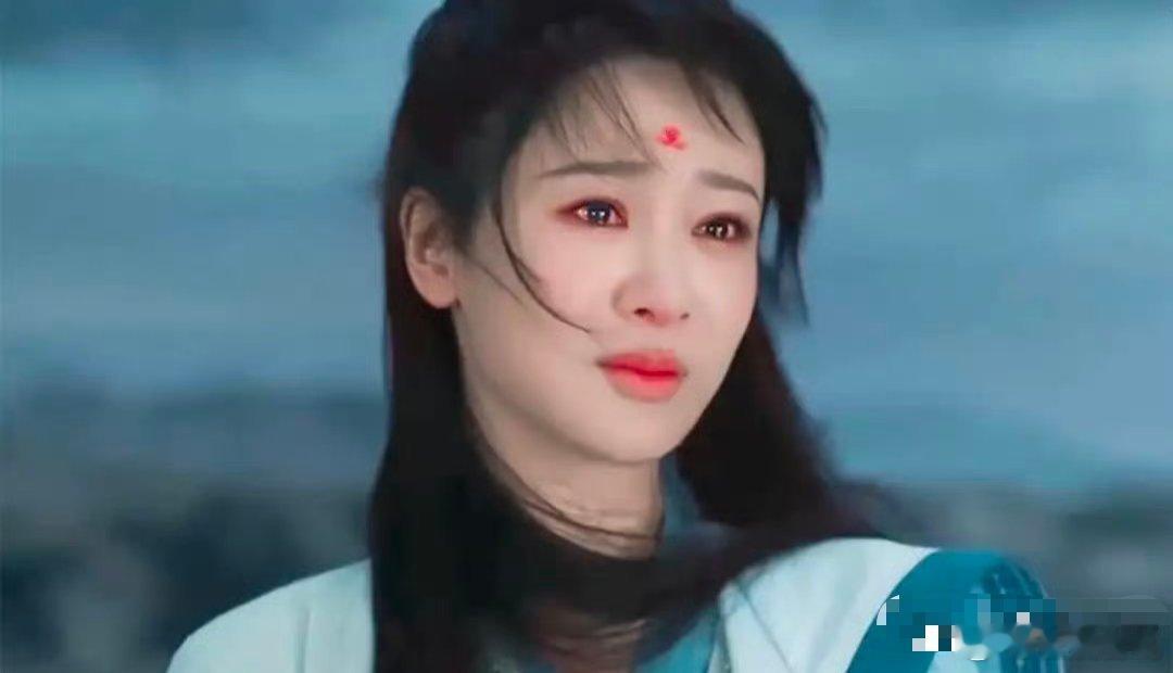 杨紫这是第三次提名白玉兰最佳女主了，前两次靠《国色芳华》《长相思》都没成，这次带