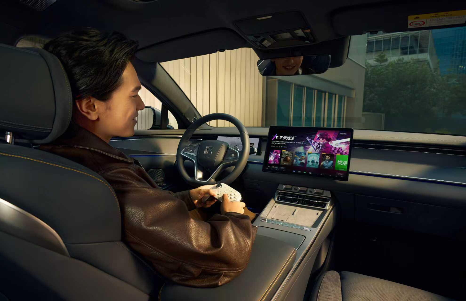 比亚迪这回在广州车展，直接把汉L和唐L的底牌全亮出来了。新车色加上重磅OTA，纯