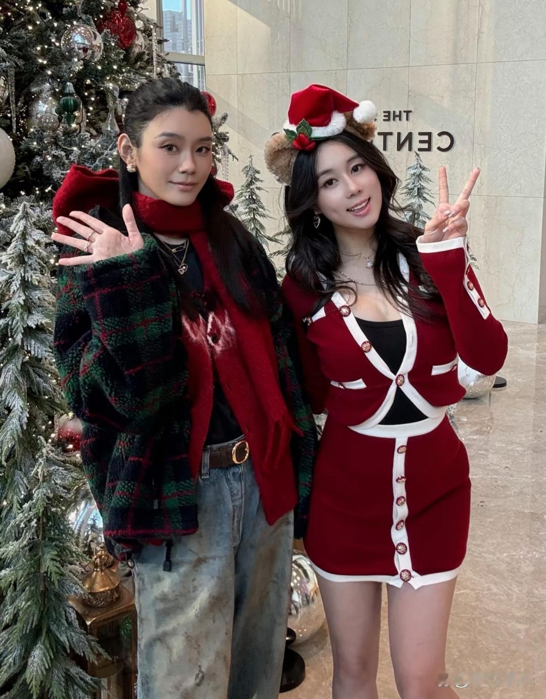 奚梦瑶和婆婆、小姑子一起庆祝圣诞节，一家人穿衣打扮喜气洋洋！