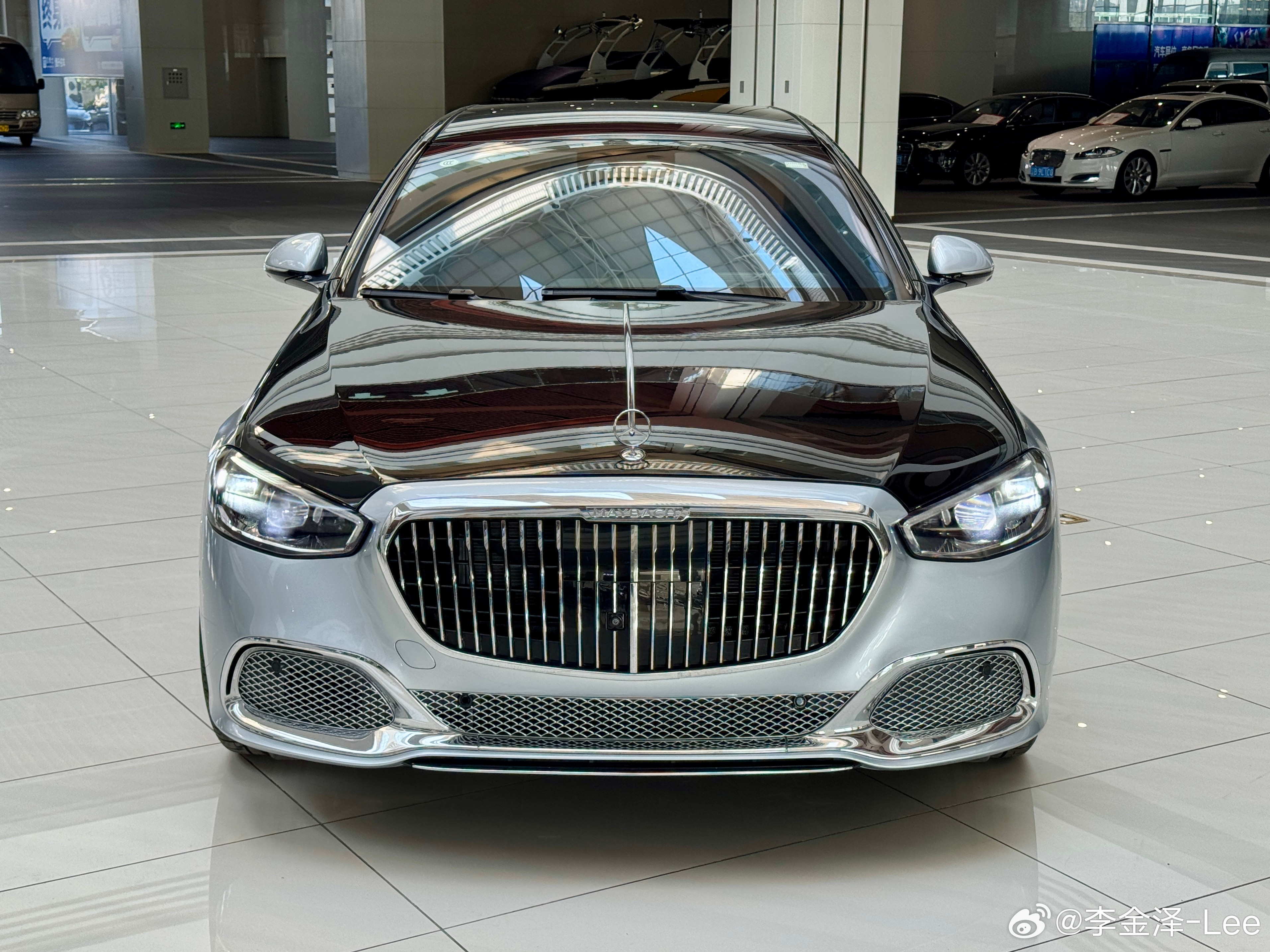 W223奔驰s500普尔曼5.98米四座加长版黑银双拼/棕全包价仅需350万
