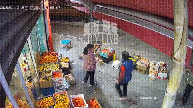“离了个大谱！”11月15日，上海，一90岁老太在水果店买了几个柿子，可到了晚上