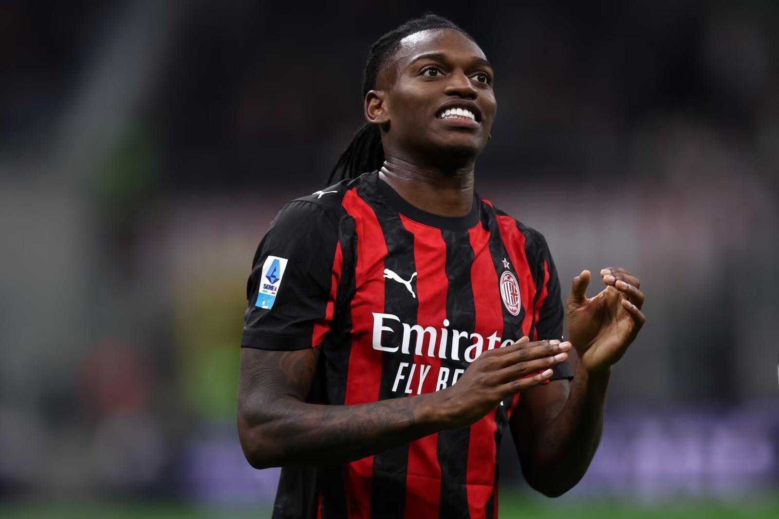 都体：莱奥无意去沙特踢球，对前往英超持开放态度据《都灵体育报》消息，曼联正在寻找