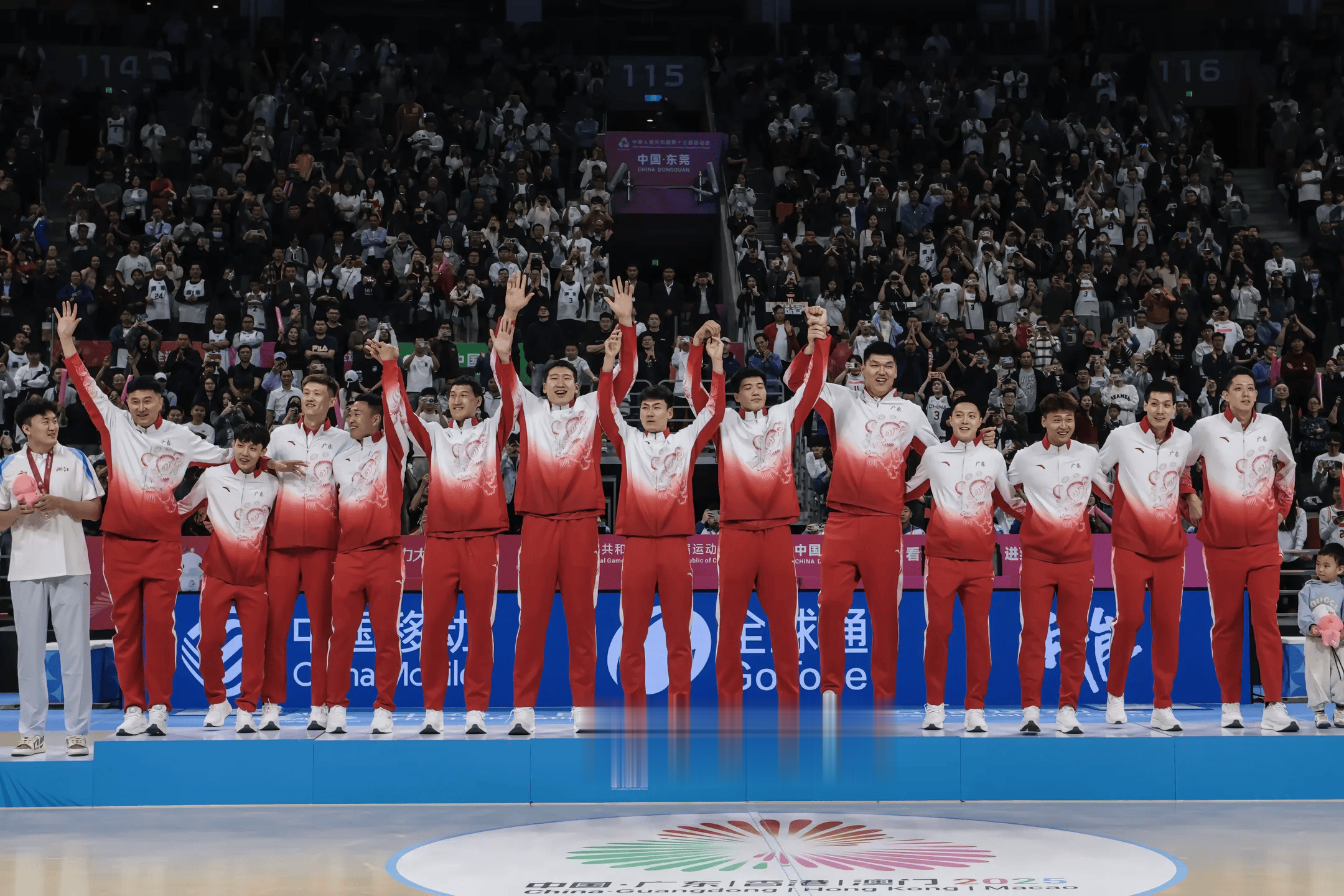 杜润旺社媒分享全运会图集: 这枚金牌, 是两代人的接力