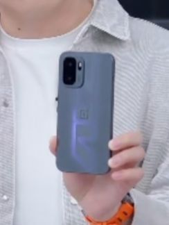 一加Ace6至尊版「王牌觉醒」真机亮相～-165Hz京东方定制屏幕-天玑