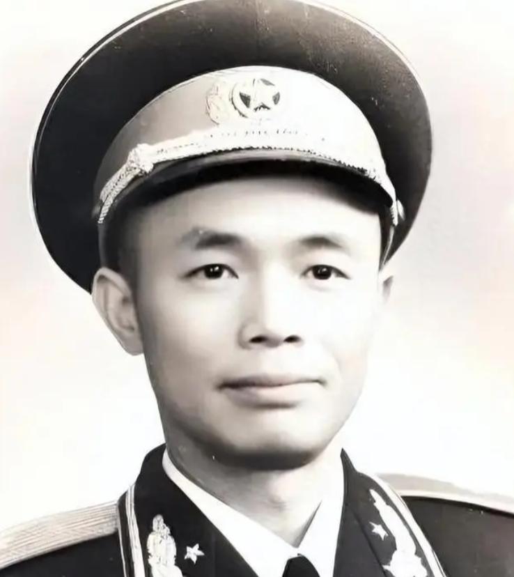 三次违抗最高指挥官的命令，抢走兄弟部队的俘虏，截了东总的弹药车，还一怒之下丢下部