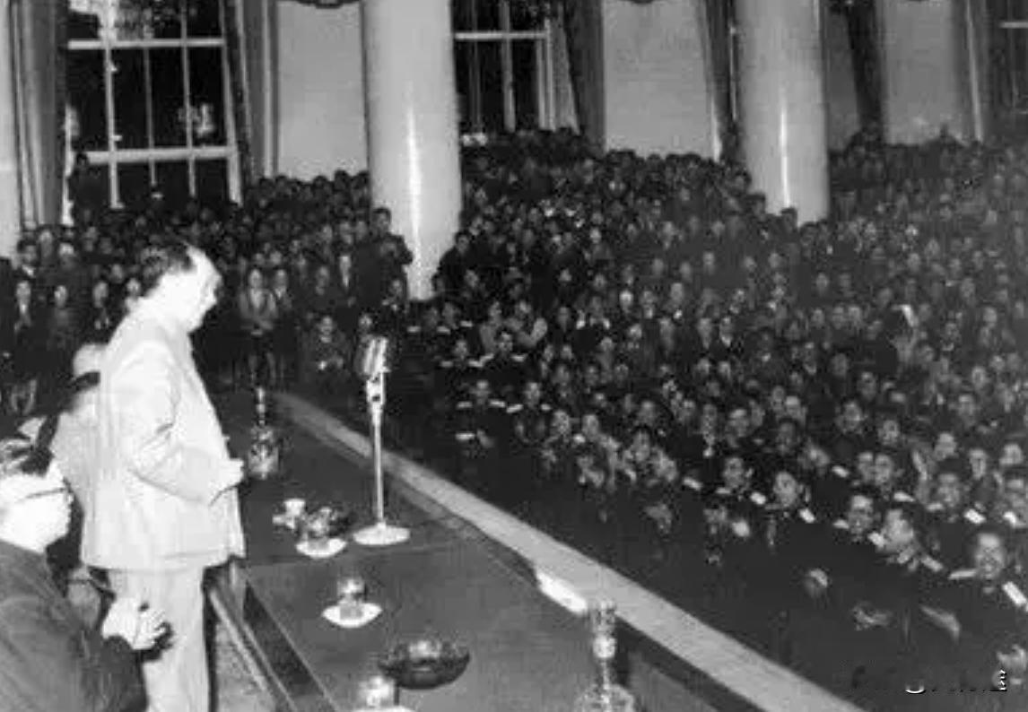 中国革命牺牲了那么多优秀人才，为什么还能成功？原因只有一个，就是有毛主席在。