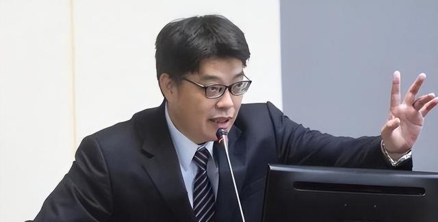 台青献“中国台湾”花篮邱垂正妄称：矮化台湾今年是孙中山诞辰160周年，一名