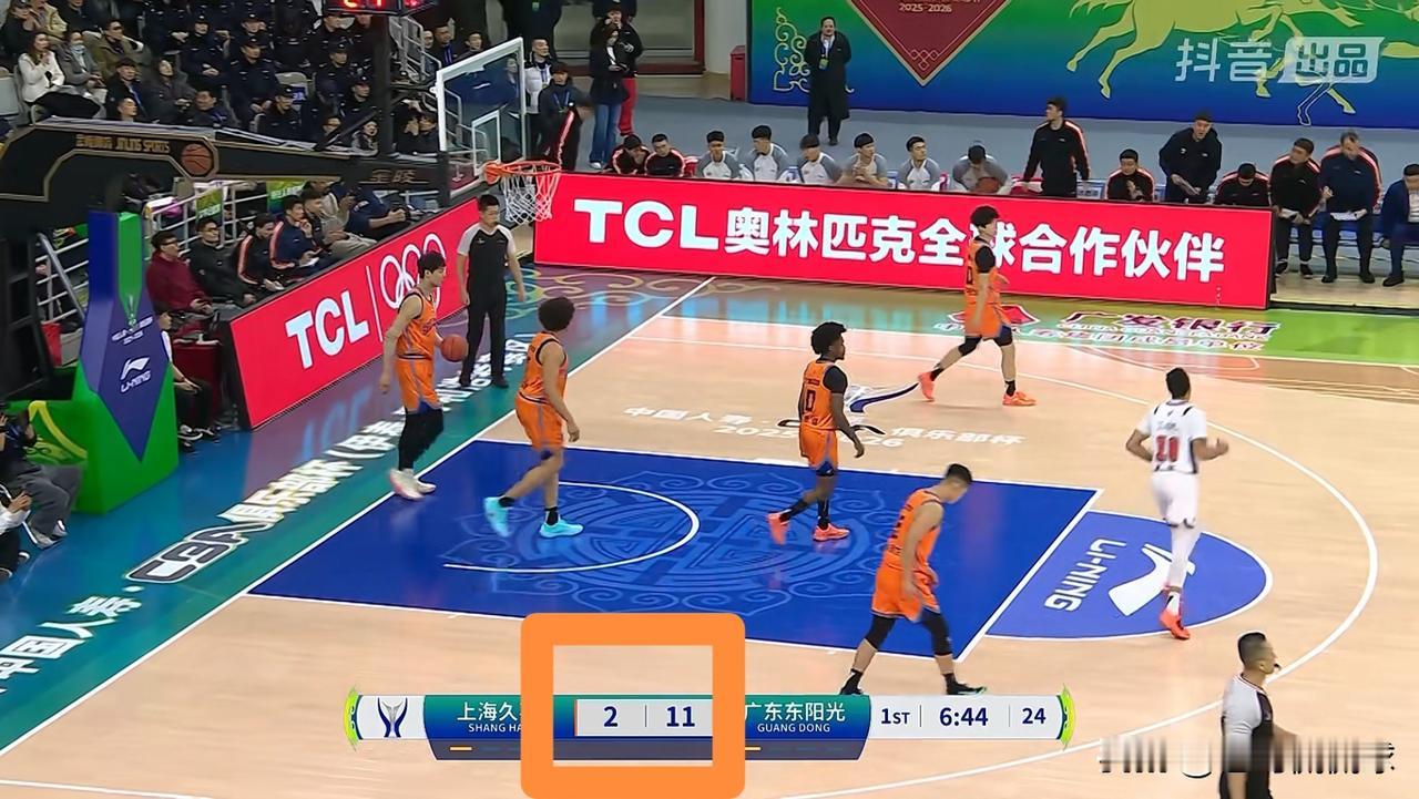 上海久事真是如同梦游！在今天进行的CBA俱乐部杯1/4决赛中，上海久事迎战老对手