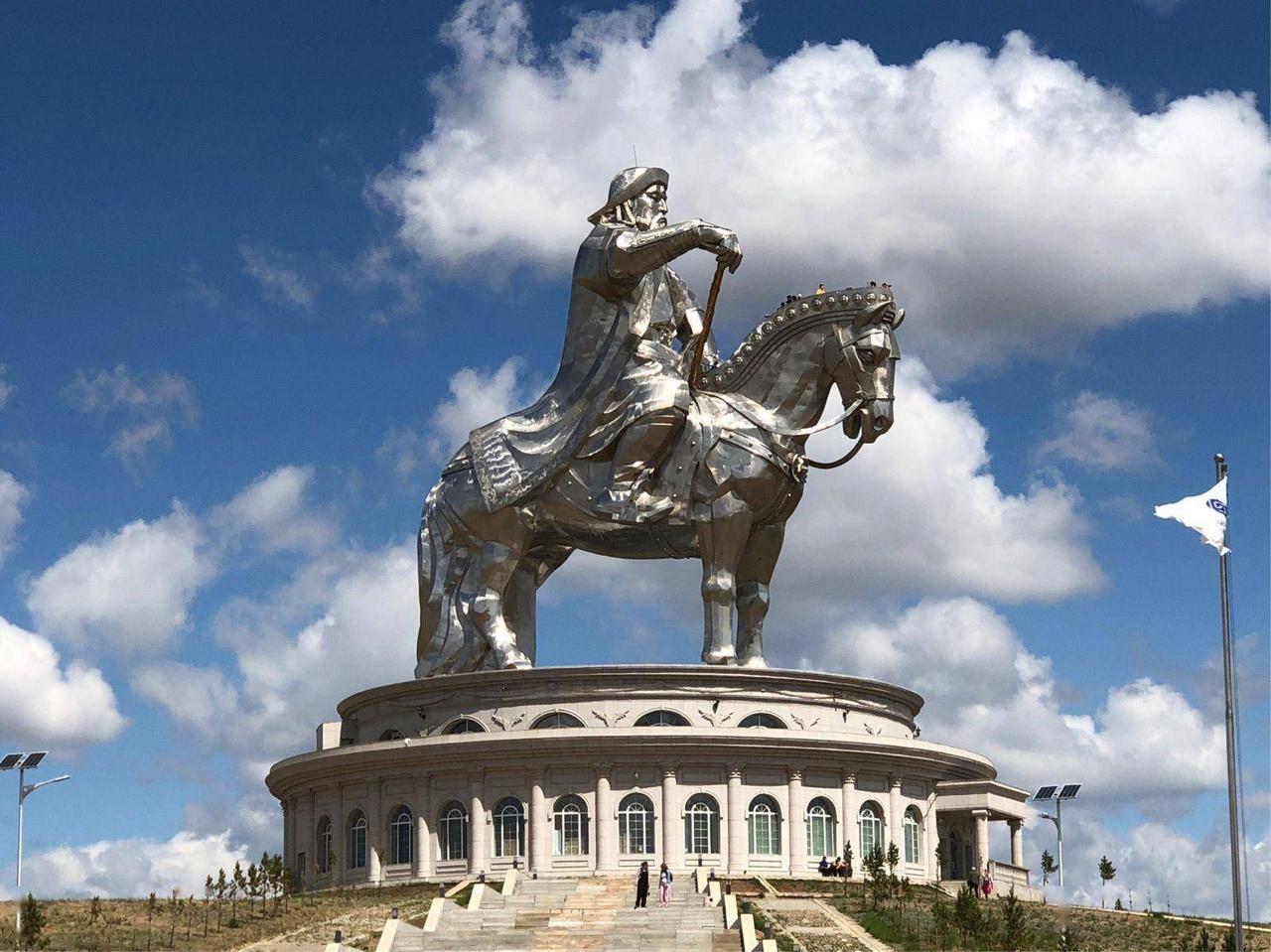 全世界最难入侵的三个国家第一个国家：瑞士。瑞士之所以被称为“最难入侵的国家之