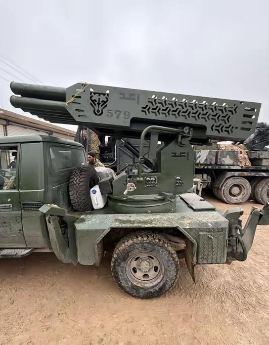 朱拉尼确实是有两下子，刚揍完俄罗斯支持的巴沙尔数十万大军，又开始暴打美国支持的库