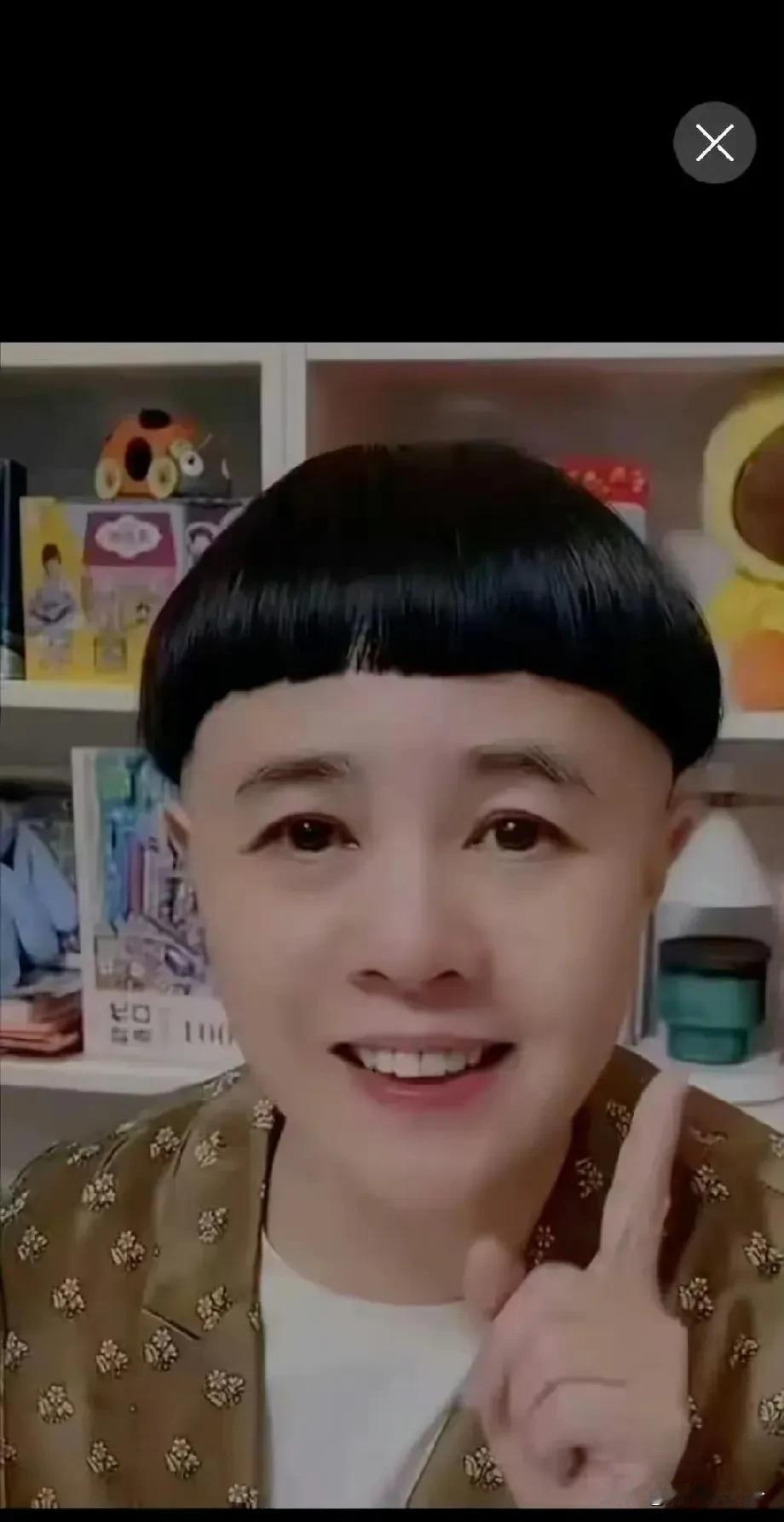 金龟子换发型了，换了发型后的她多了一份知性感。金龟子娱乐