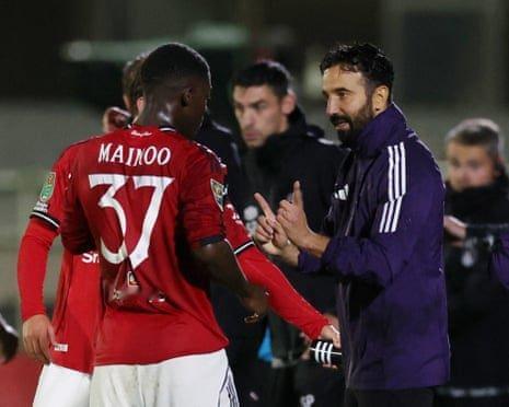 BenJacobs梅努正在努力提升的一个方面是快速抢断和补位的能力。阿莫林非常