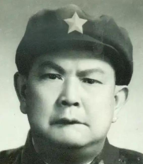 1941年，新四军一名参谋带着两名伤员打游击，3个人只有一条枪，令人惊讶的是，仅