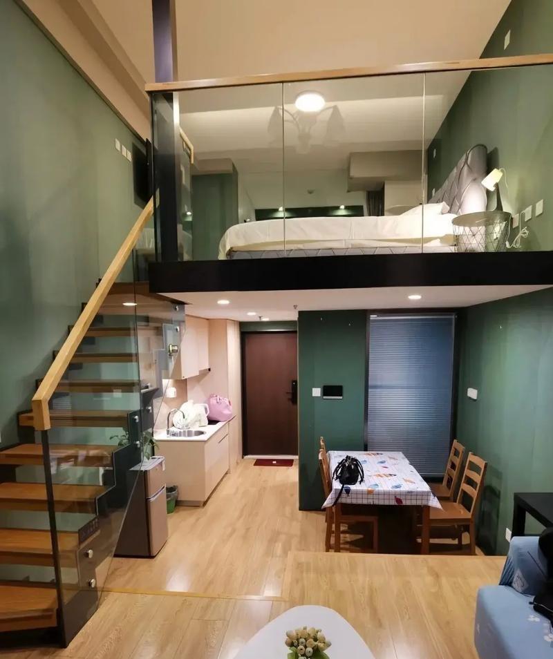 请问，这种Loft夜里想上卫生间怎么办？只能下楼吗？回答：1、还有问这种问题