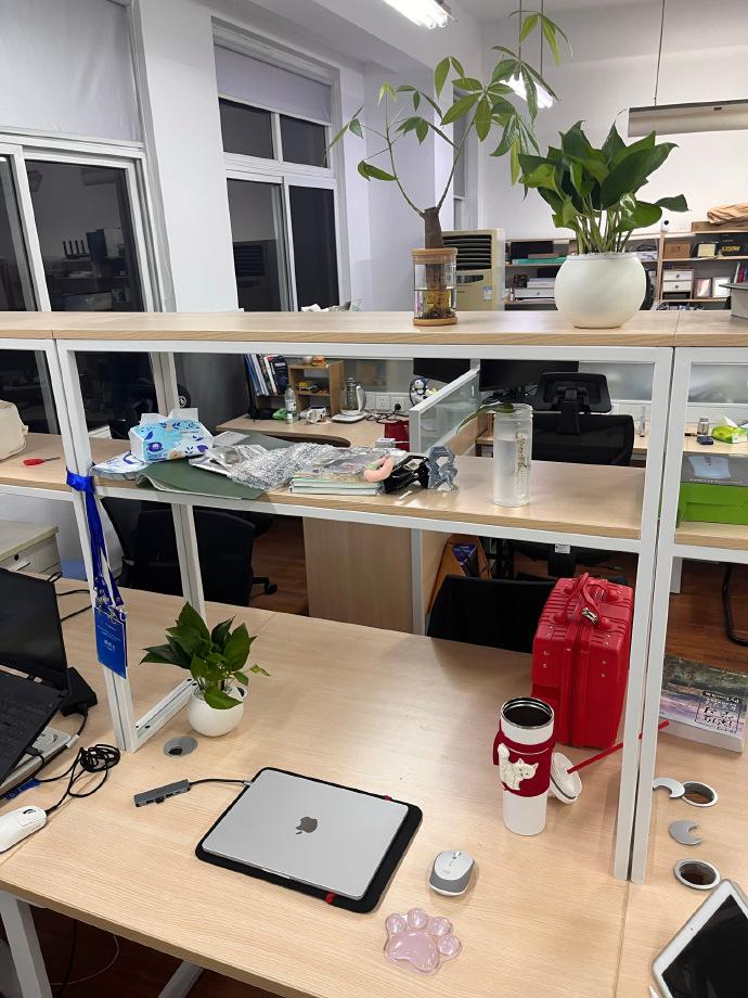 大环境不好，最近公司发生的一件事，让我感触特别深。我们部门有位李姐，四十五岁