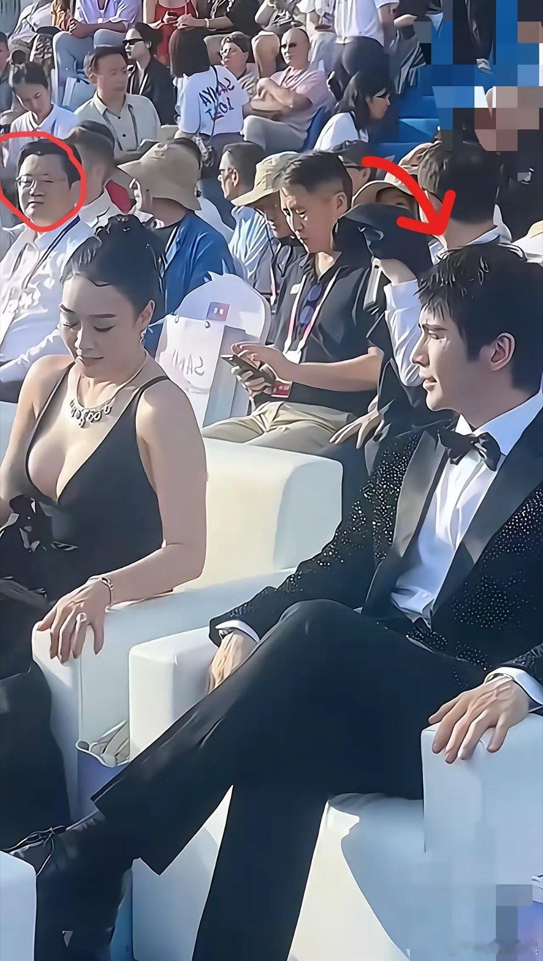 钟丽缇这身材，她老公张伦硕和旁边的男士，都被她吸引的眼神都直了。​​​